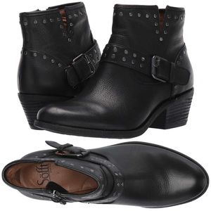 NWOB Sofft “Allene” black leather studded booties size 10